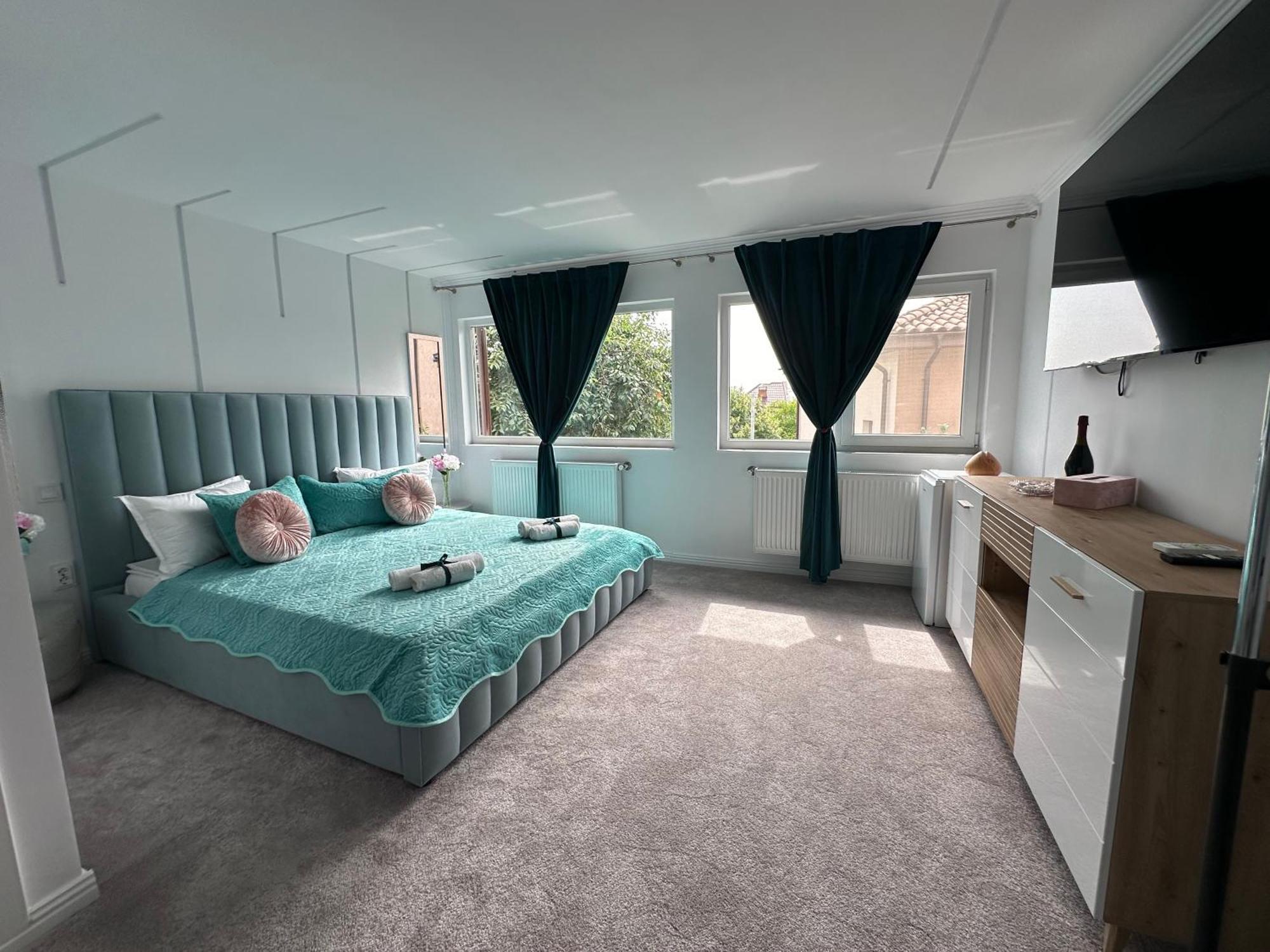 Elegant Escape Central Studio Крайова Экстерьер фото