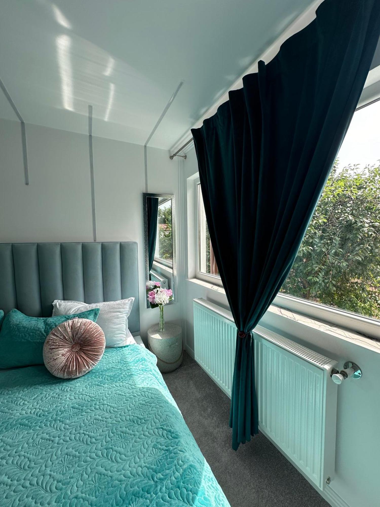 Elegant Escape Central Studio Крайова Экстерьер фото