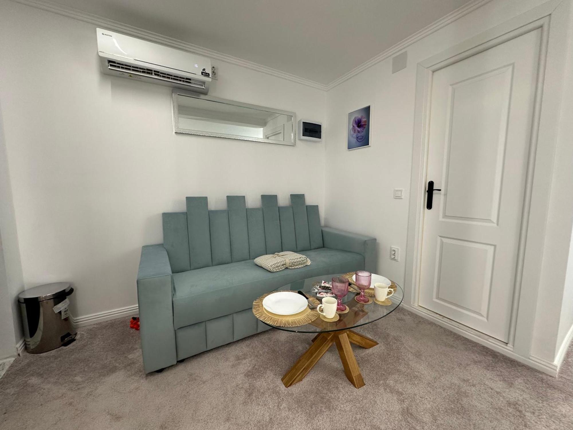 Elegant Escape Central Studio Крайова Экстерьер фото