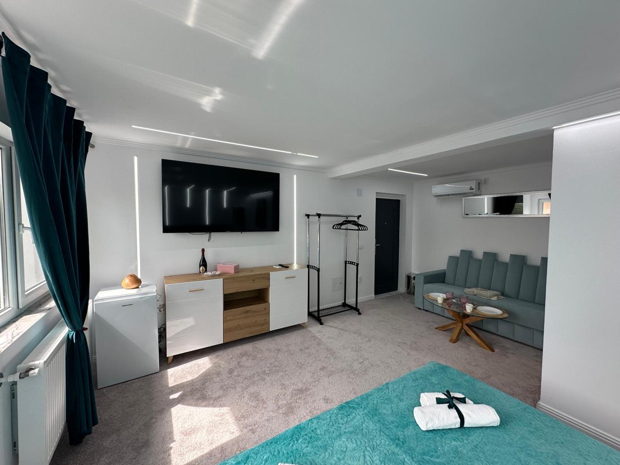 Elegant Escape Central Studio Крайова Экстерьер фото