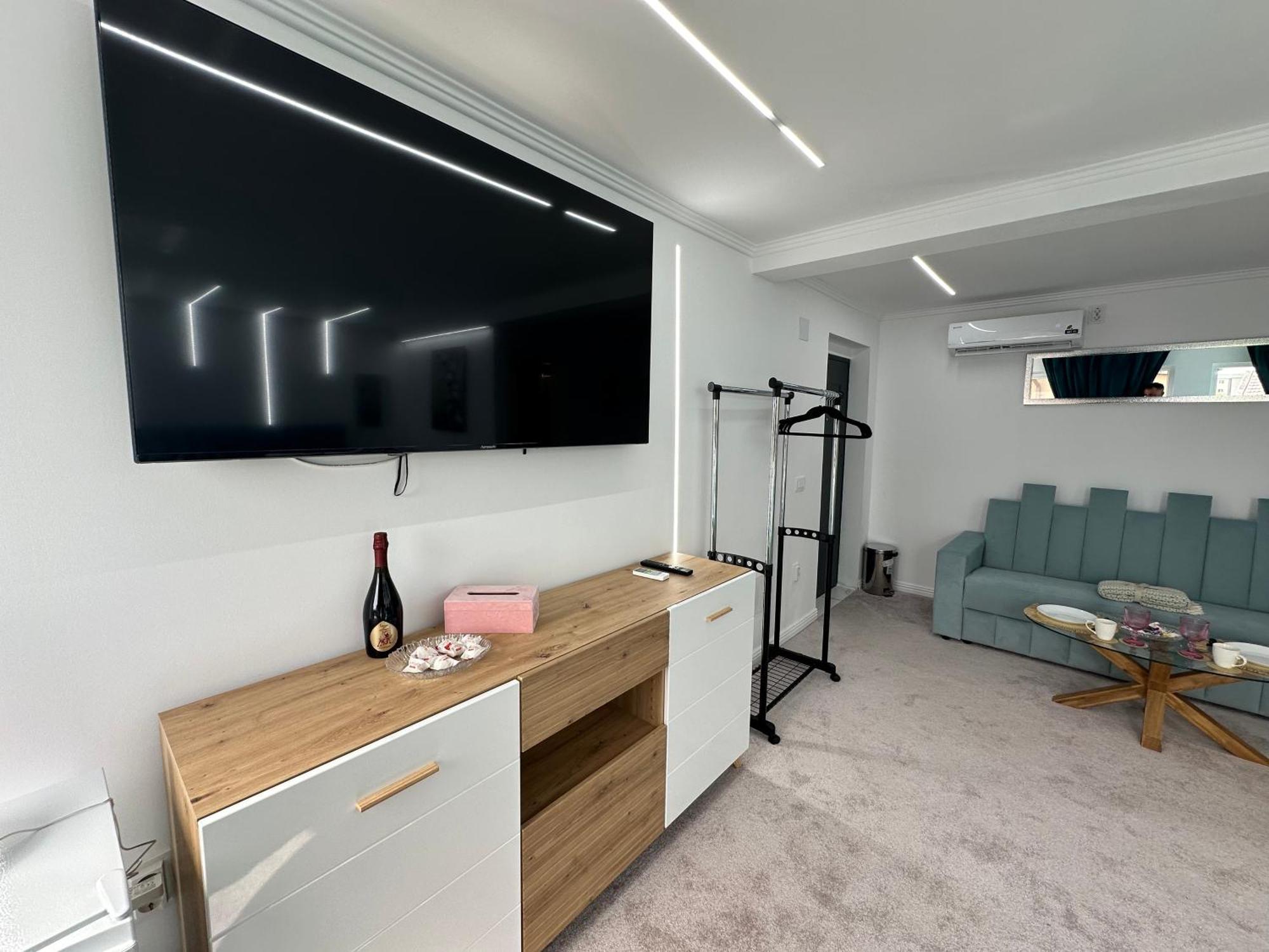 Elegant Escape Central Studio Крайова Экстерьер фото
