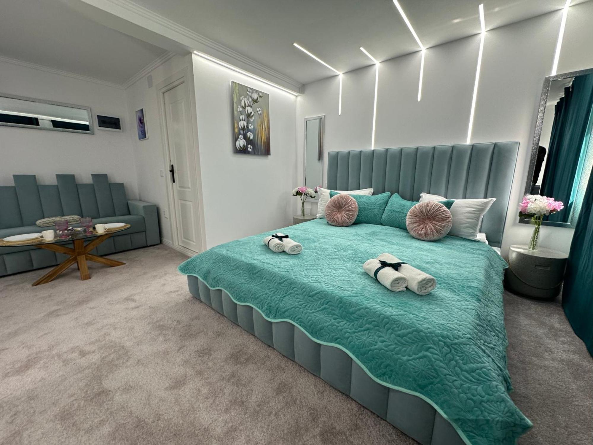 Elegant Escape Central Studio Крайова Экстерьер фото