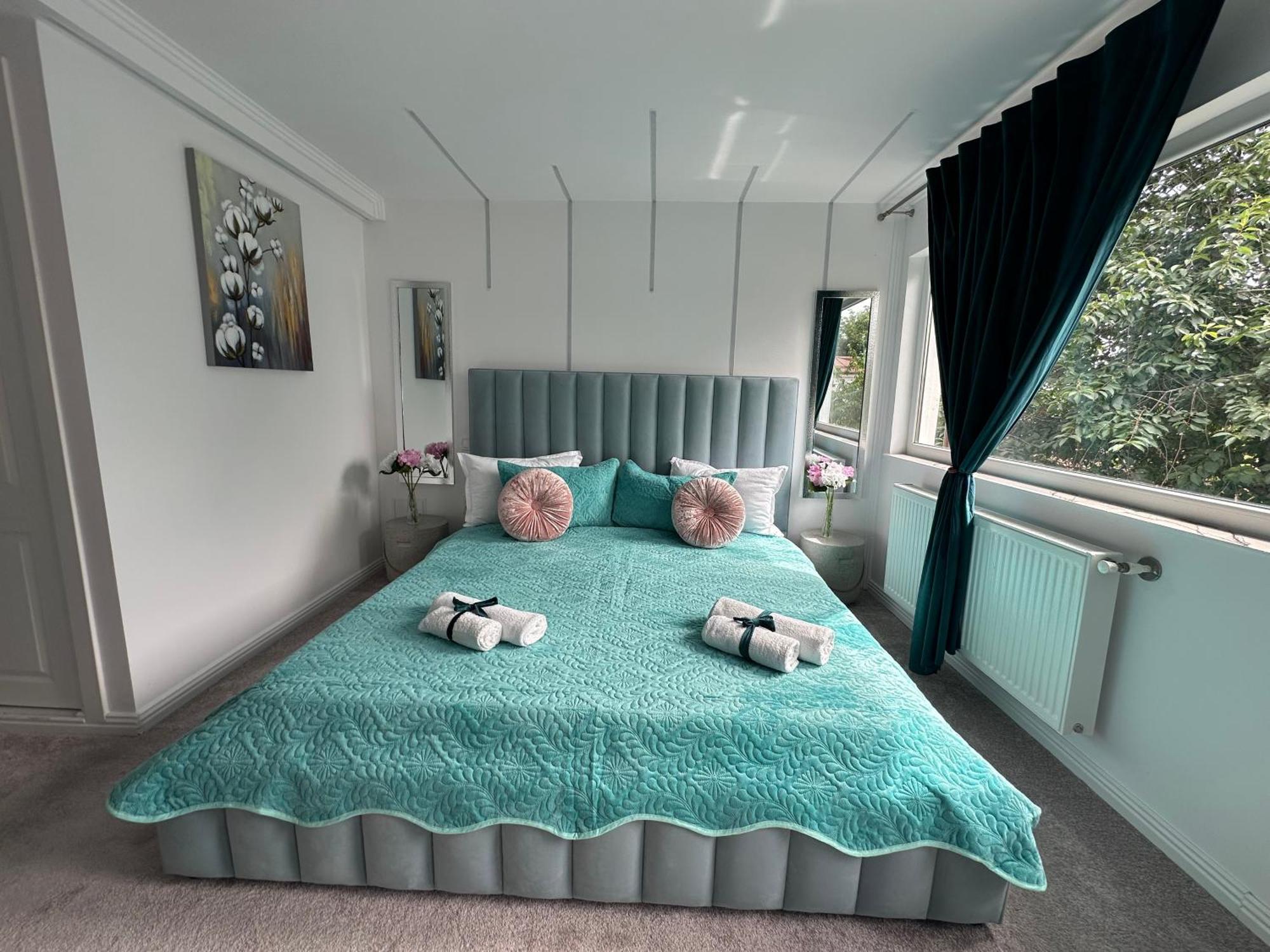 Elegant Escape Central Studio Крайова Экстерьер фото