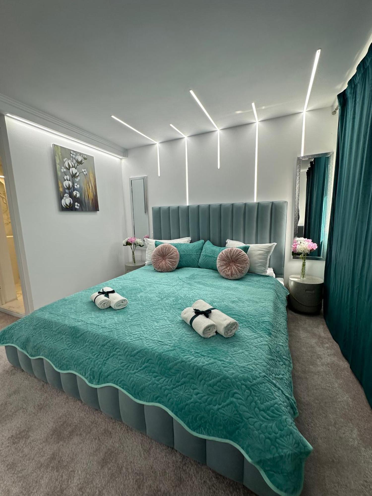 Elegant Escape Central Studio Крайова Экстерьер фото