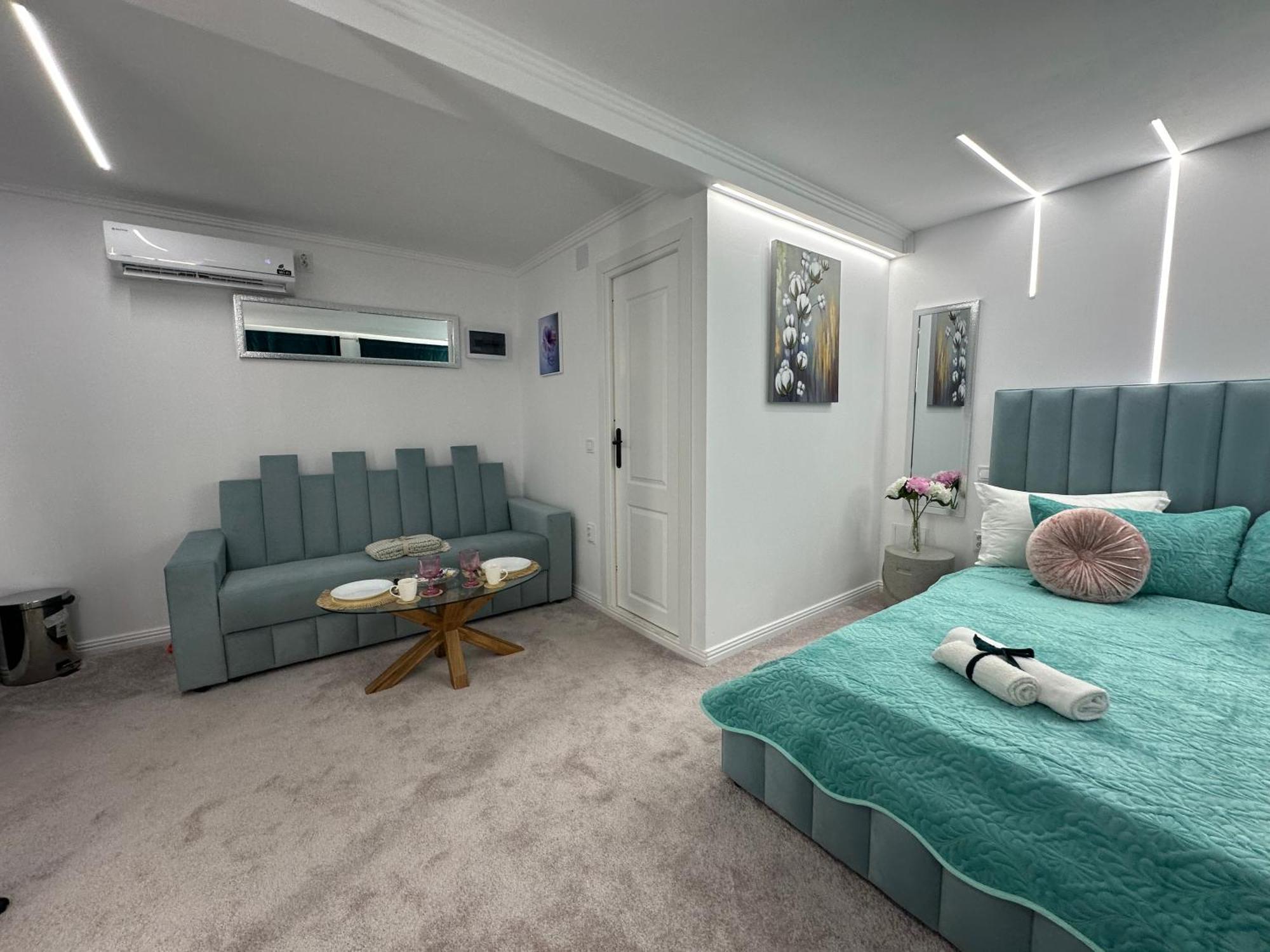 Elegant Escape Central Studio Крайова Экстерьер фото
