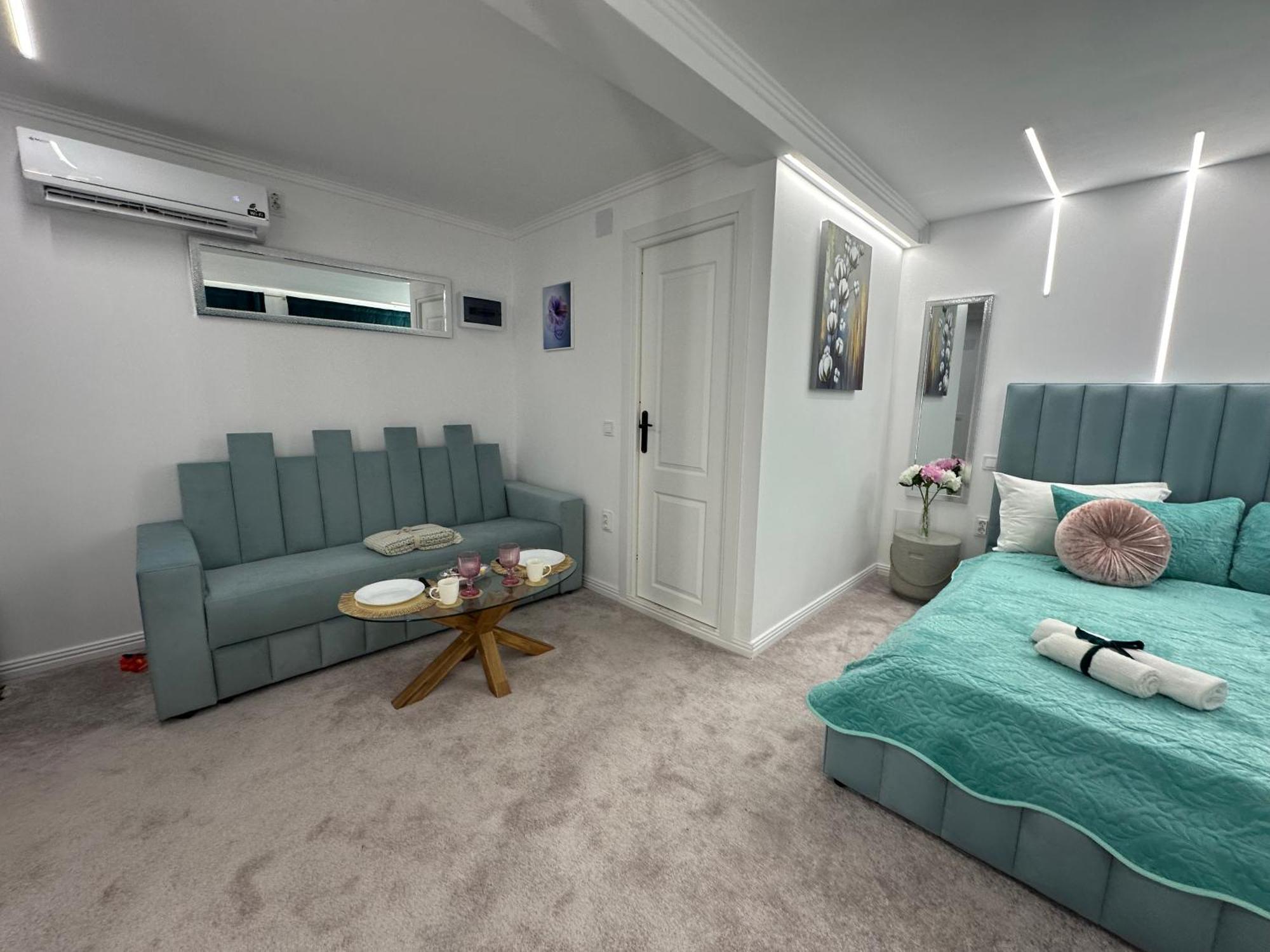 Elegant Escape Central Studio Крайова Экстерьер фото